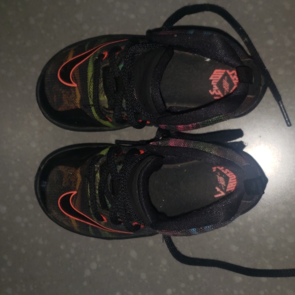 Nike - Picture 4 of 5
